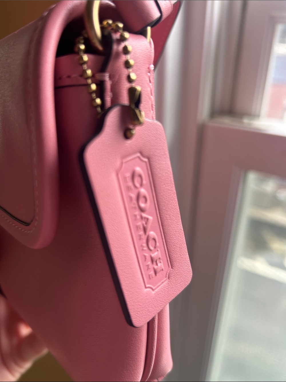 COACH- Pink Leather Shoulder Bag with Gold Hardware - Picture 4 of 7